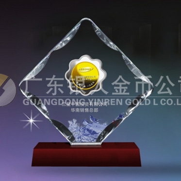 2014年4月：定制三星公司水晶摆件镶纯银包纯金纪念章